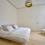 By Saint-sulpice Newly Refurbished 4 Bedroom *