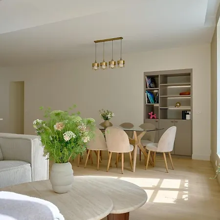 By Saint-sulpice Newly Refurbished 4 Bedroom * باريس