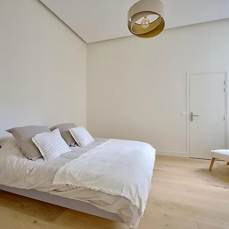 By Saint-sulpice Newly Refurbished 4 Bedroom *