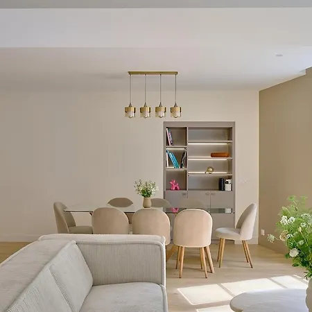By Saint-sulpice Newly Refurbished 4 Bedroom * باريس