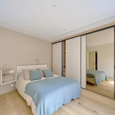 By Saint-sulpice Newly Refurbished 4 Bedroom شقة باريس