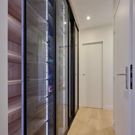 By Saint-sulpice Newly Refurbished 4 Bedroom *