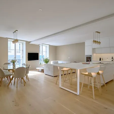 By Saint-sulpice Newly Refurbished 4 Bedroom شقة