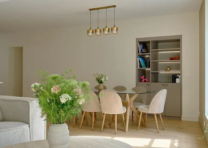 By Saint-sulpice Newly Refurbished 4 Bedroom * 파리