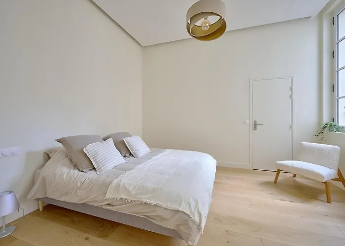By Saint-sulpice Newly Refurbished 4 Bedroom *