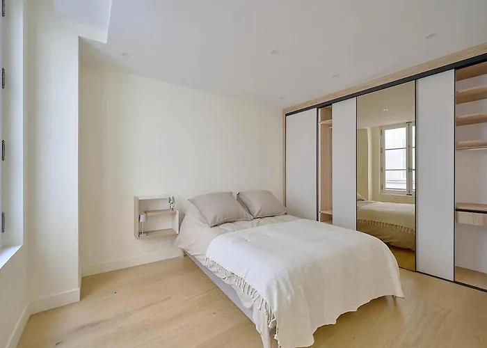 By Saint-sulpice Newly Refurbished 4 Bedroom 파리