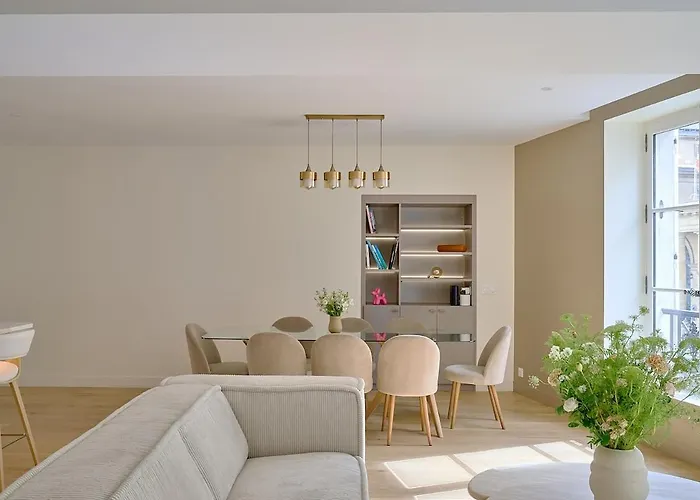 By Saint-sulpice Newly Refurbished 4 Bedroom * 파리