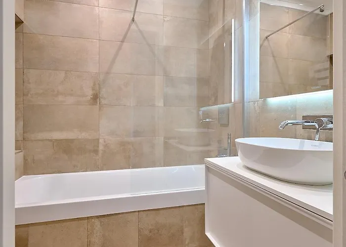 By Saint-sulpice Newly Refurbished 4 Bedroom 파리