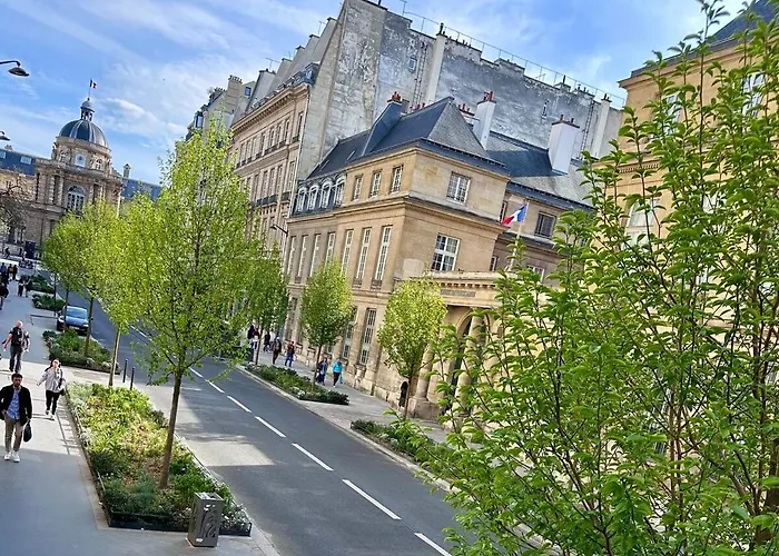 By Saint-sulpice Newly Refurbished 4 Bedroom * 파리