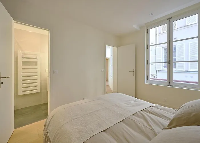 By Saint-sulpice Newly Refurbished 4 Bedroom * 파리